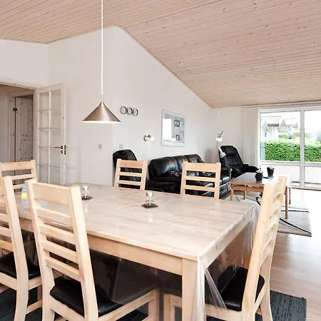 4 Star In Ferienhaus Hejls