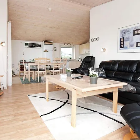 4 Star In Ferienhaus Hejls
