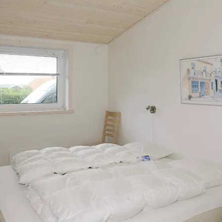 4 Person In Hejls-by Traum *