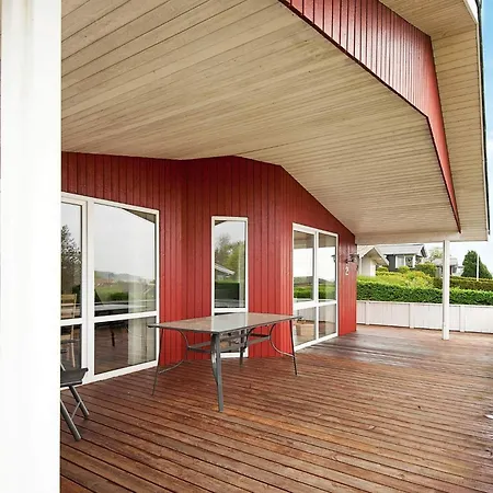 4 Star In Ferienhaus Hejls